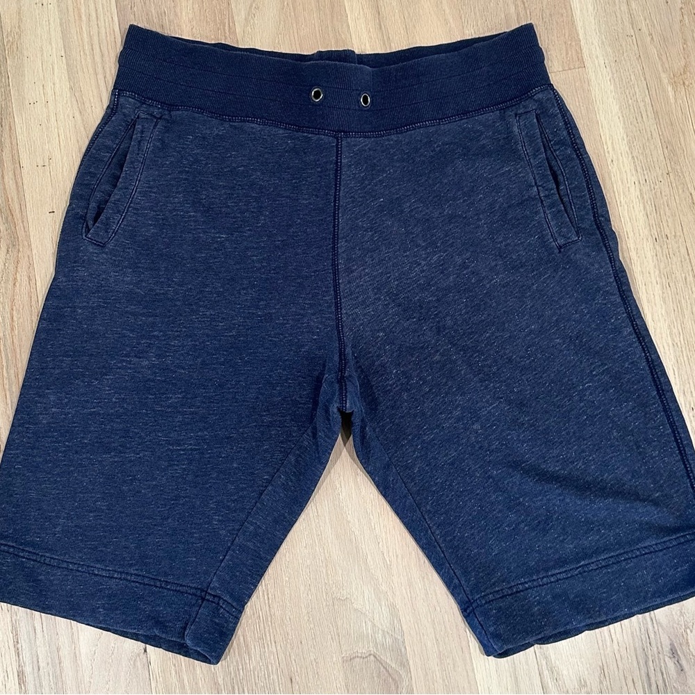 Blue Athletic Shorts with Elastic Waistband and Stretchy Material, size medium